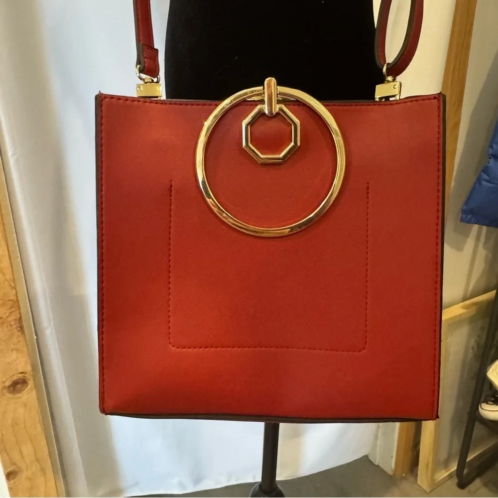 Neiman Marcus Deep Red Leather Crossbody Tote With Gold Geometric Hardware - Picture 2 of 8